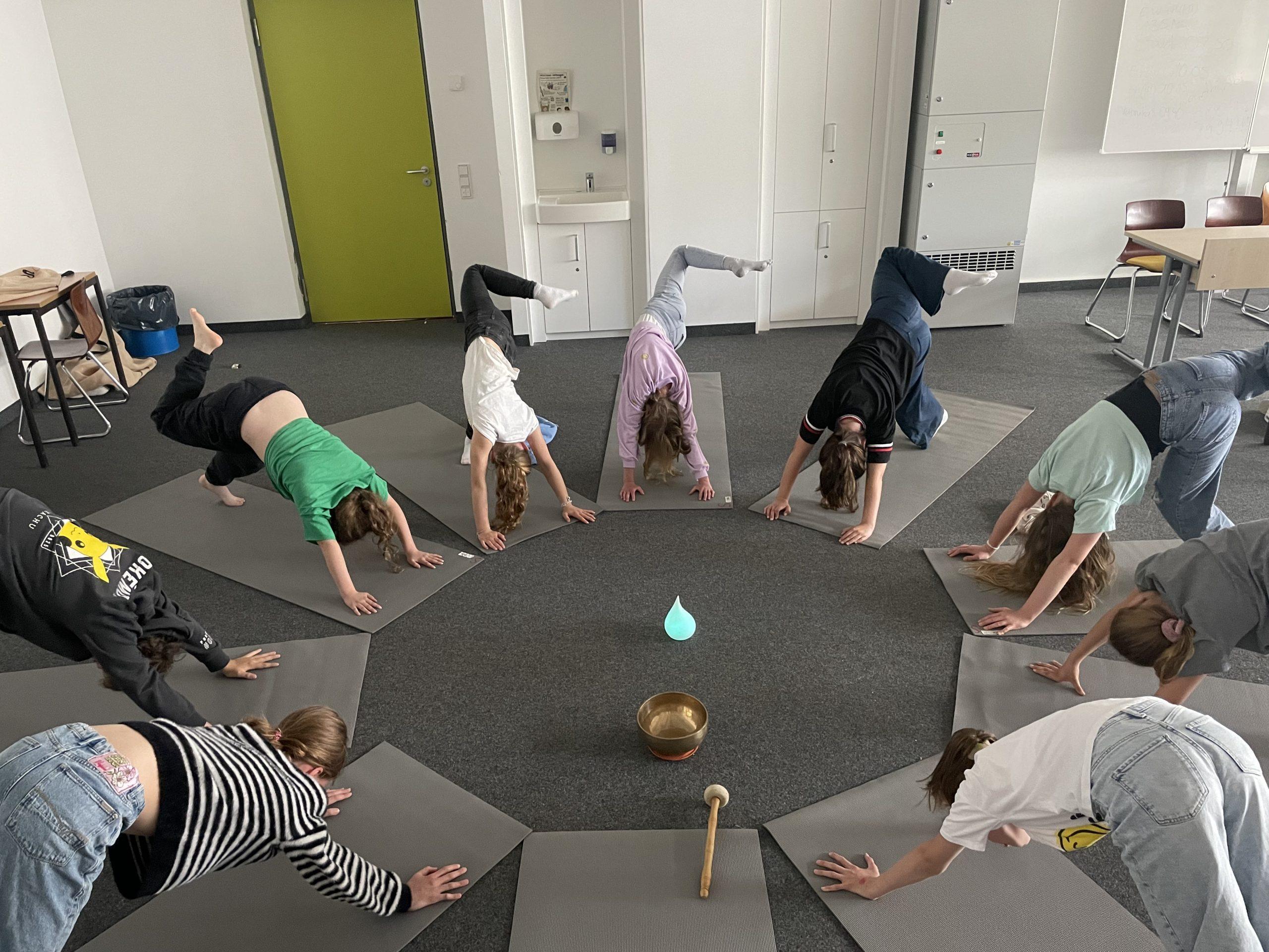Kinderyoga in Schule oder Kita – Bewegung, Wahrnehmung und Entspannung kindgerecht vermitteln
