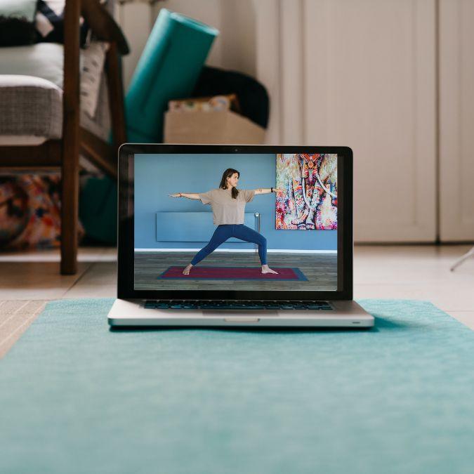 Online Yoga Monatsabo: Unbegrenzter Zugang zu allen Yoga-Livestreams