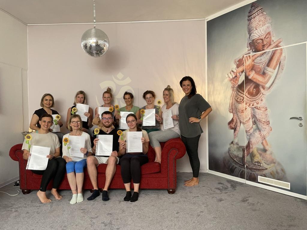 Kinderyoga Absolventinnen von DreiHasenYoga